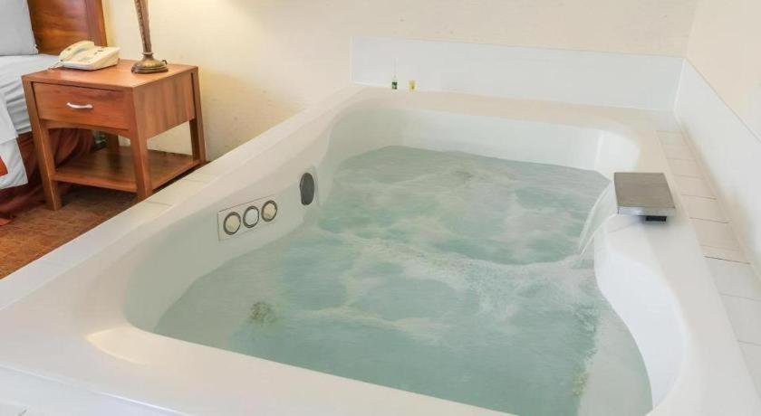 Quality Inn Royle Kittanning Екстер'єр фото